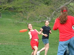 Students playing frisbee