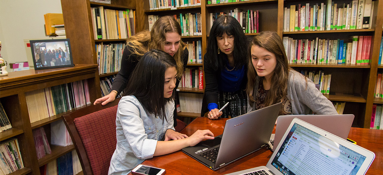 Professor Rosanna Hertz and her student researchers. From left, Jamie Yang ’17, Rebecca Schwarz ’16, Hertz, and Jackie McGrath ’17.