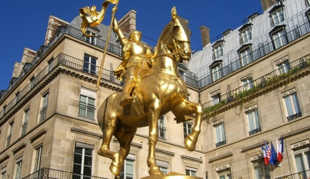 Jeanne d'Arc, gold horse statue