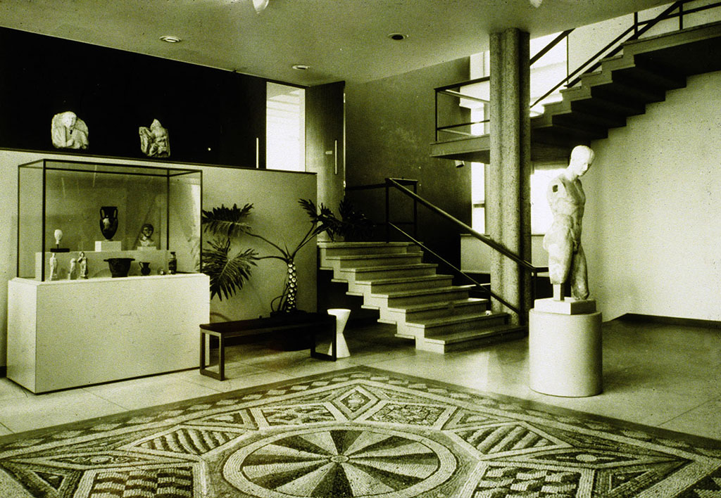 black and white photo of the Sculpture Court in the 1960s